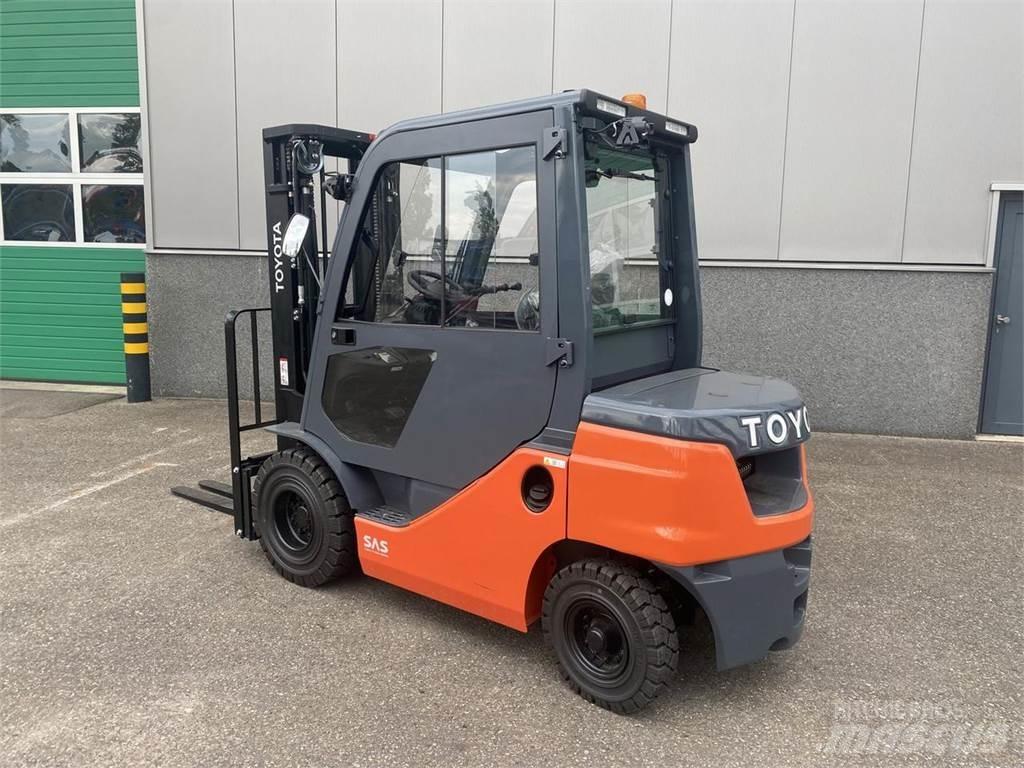 Toyota 52-8FDF25 Diesel Stapler