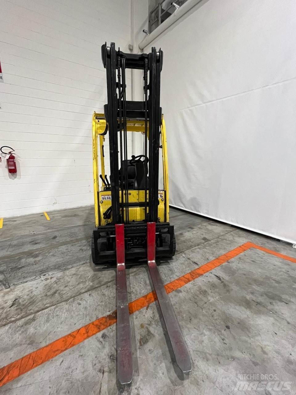 Hyster J2.0XN Elektro Stapler