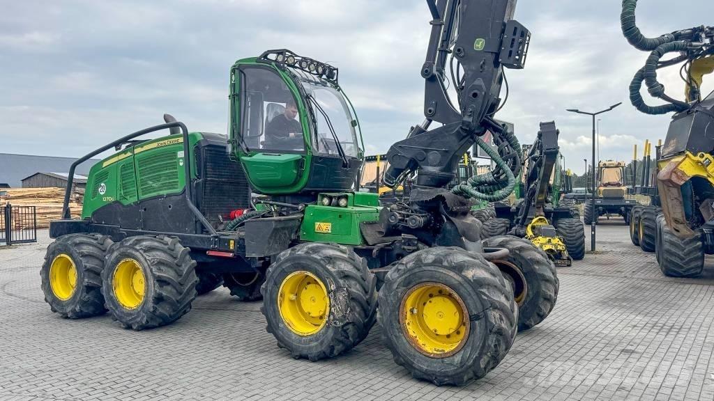 John Deere 1270 G Harvester