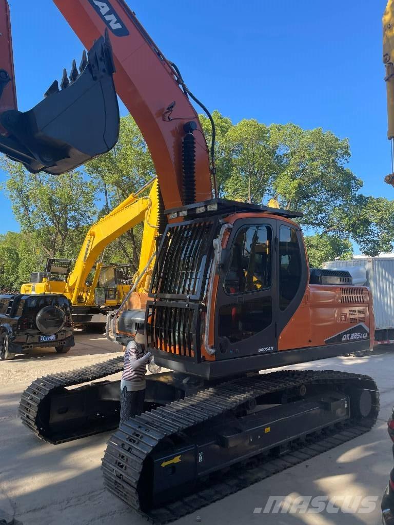 Doosan DX 225 LC Midibagger  7t - 12t