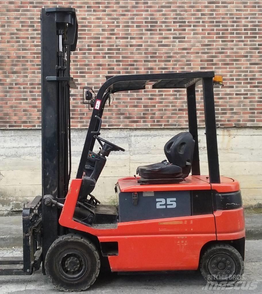 Toyota FBMF25 Elektro Stapler