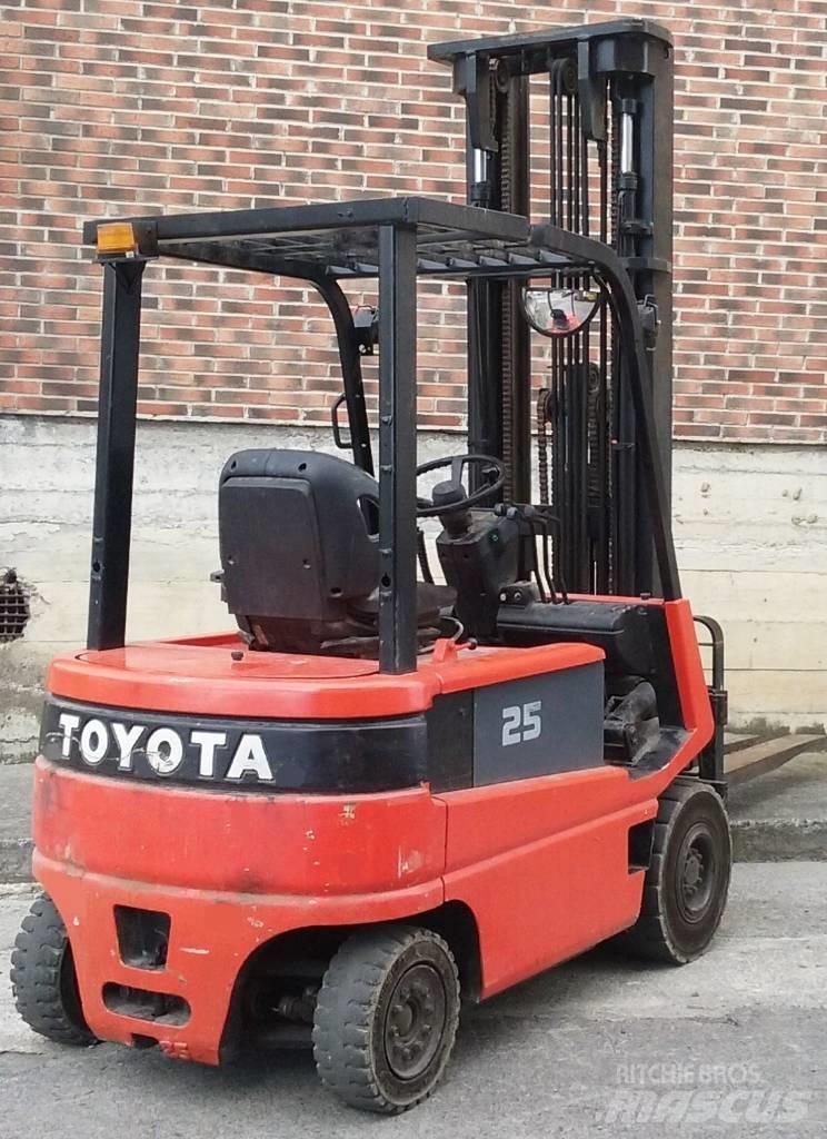 Toyota FBMF25 Elektro Stapler