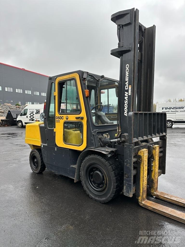 Doosan Daewoo D50-C2 Diesel Stapler