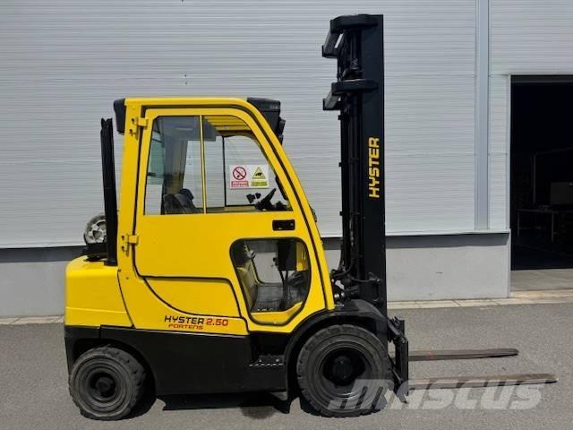 Hyster H2.5FT Gas Stapler