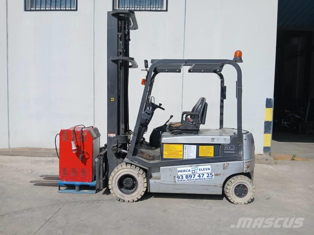 Nissan GQ02 L 30 CU Elektro Stapler