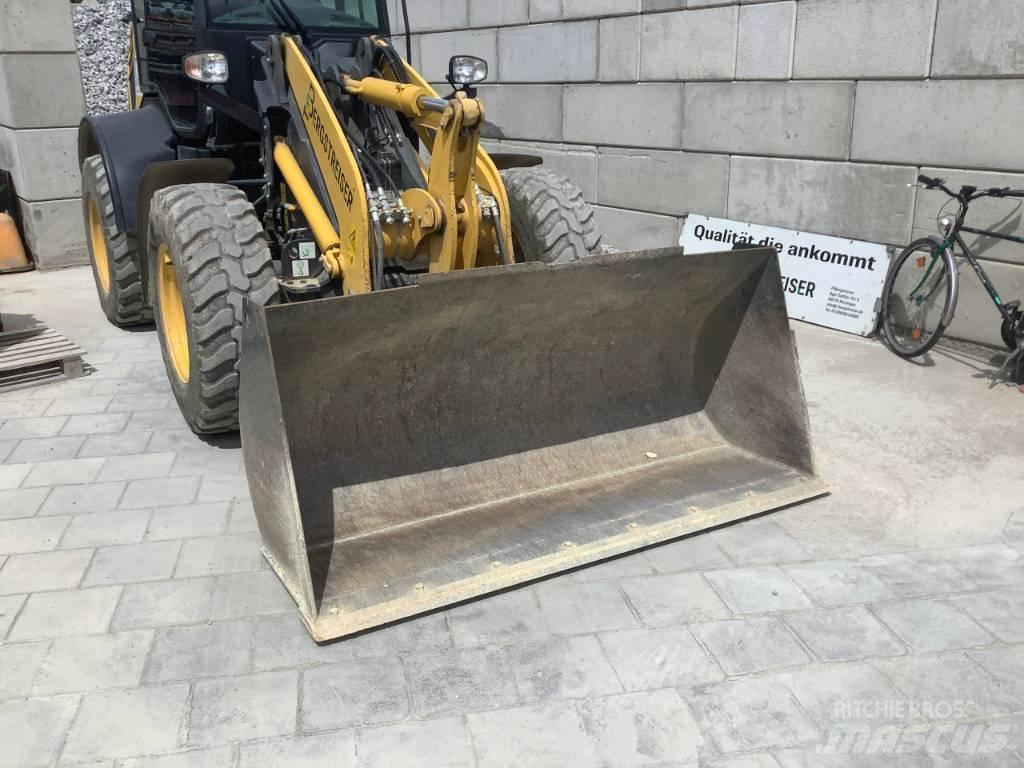 Komatsu WA100M-8 Radlader