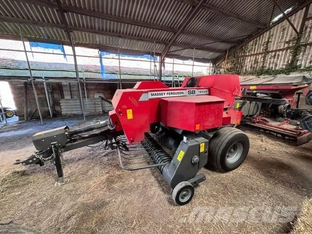 Massey Ferguson 1842 Quaderpressen