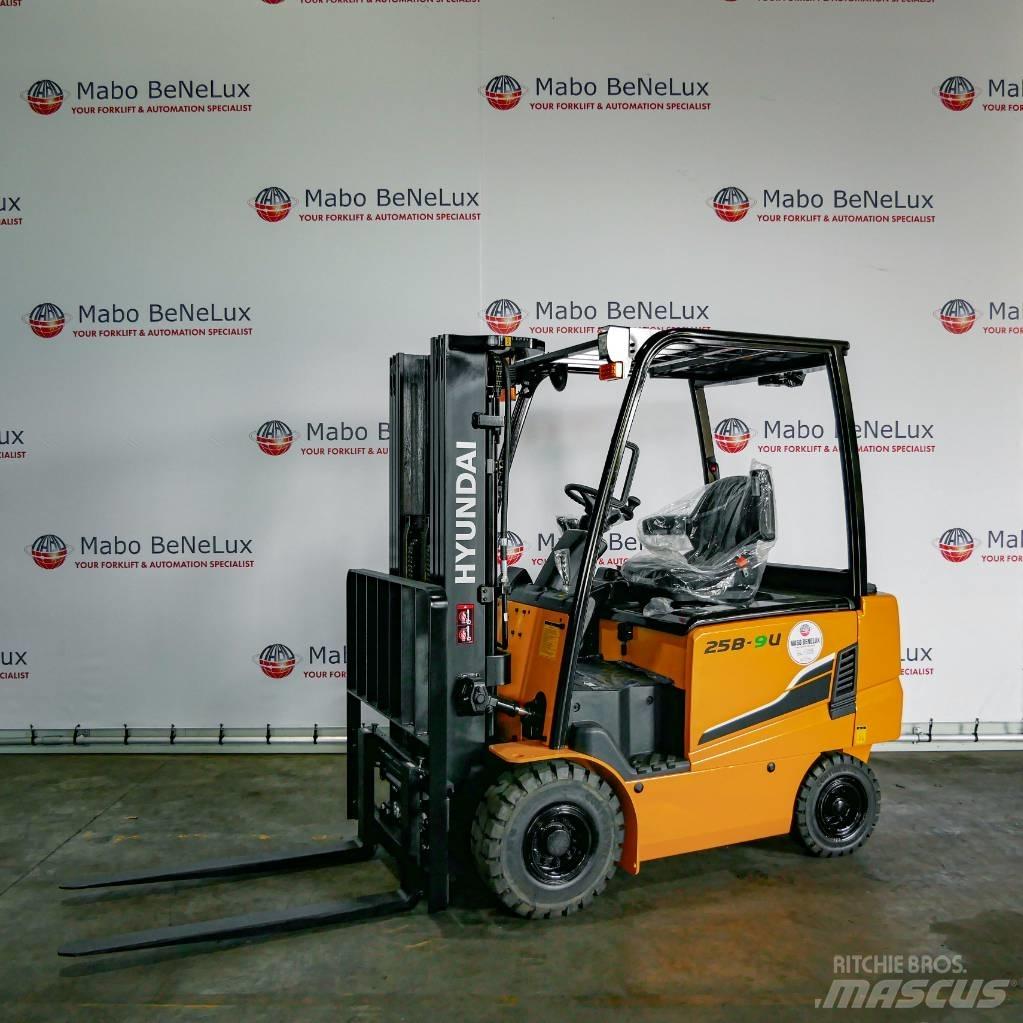 Hyundai 25B-9U Diesel Stapler