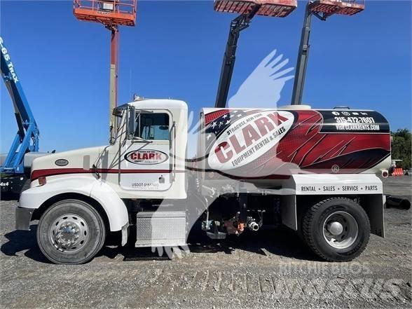 Peterbilt 330 Wassertanker