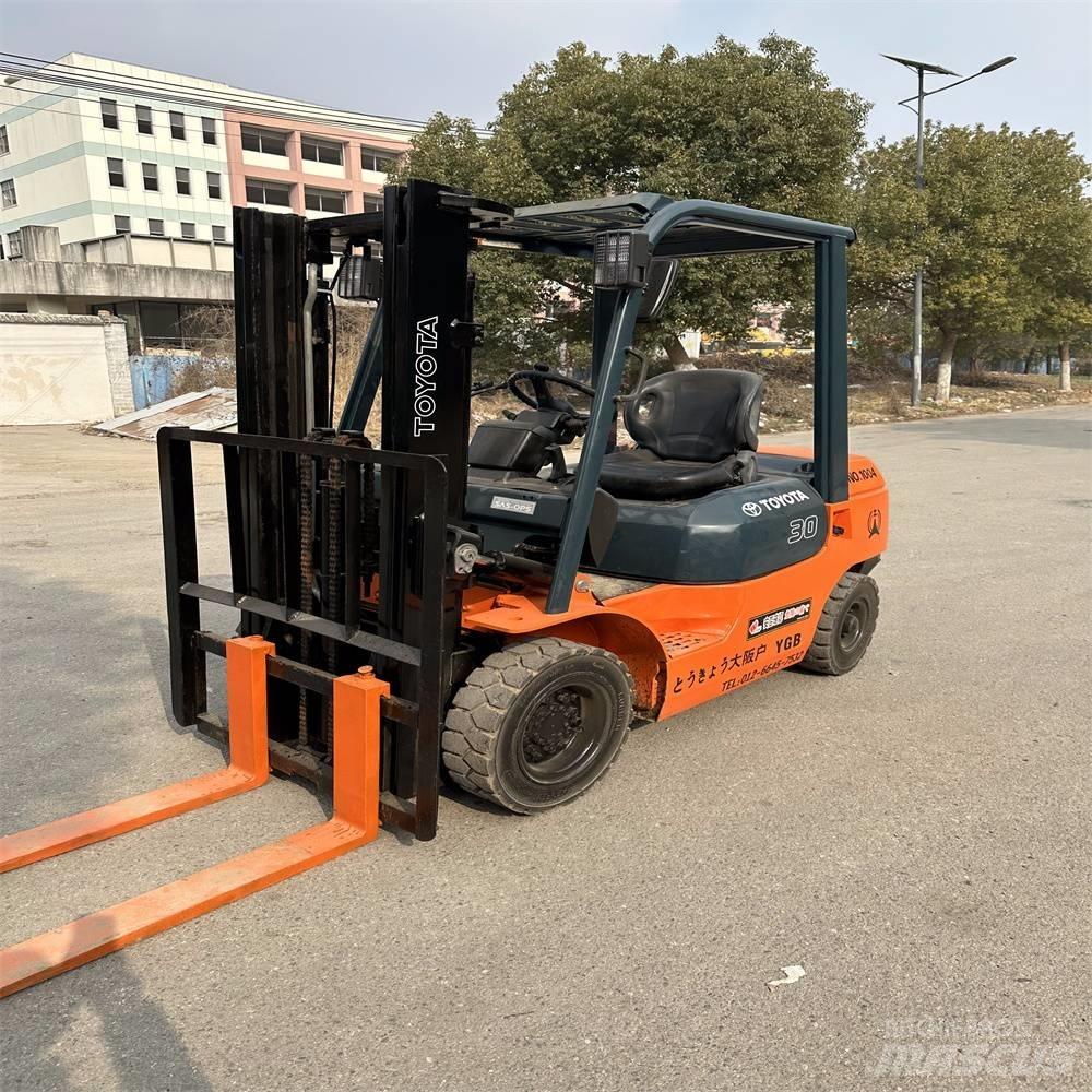 Toyota 02-7 FD F 30 Diesel Stapler