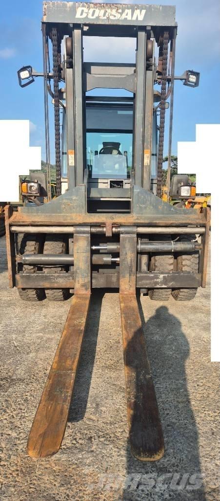 Doosan D 160 S-5 Diesel Stapler