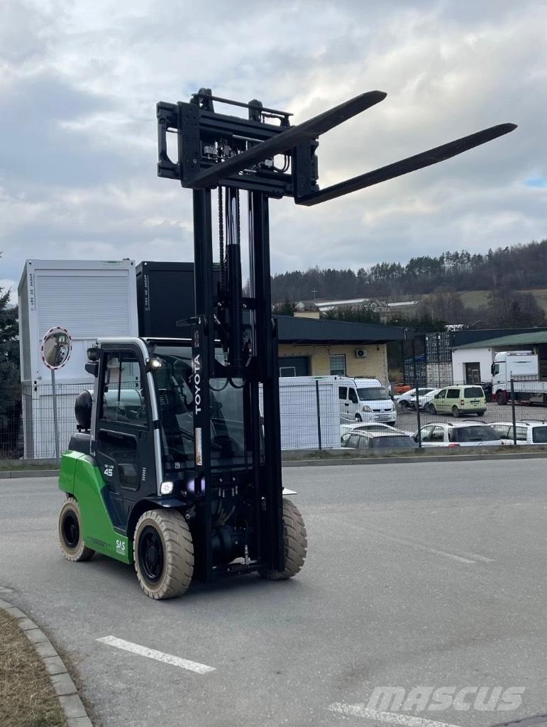 Toyota FVA450 Gas Stapler