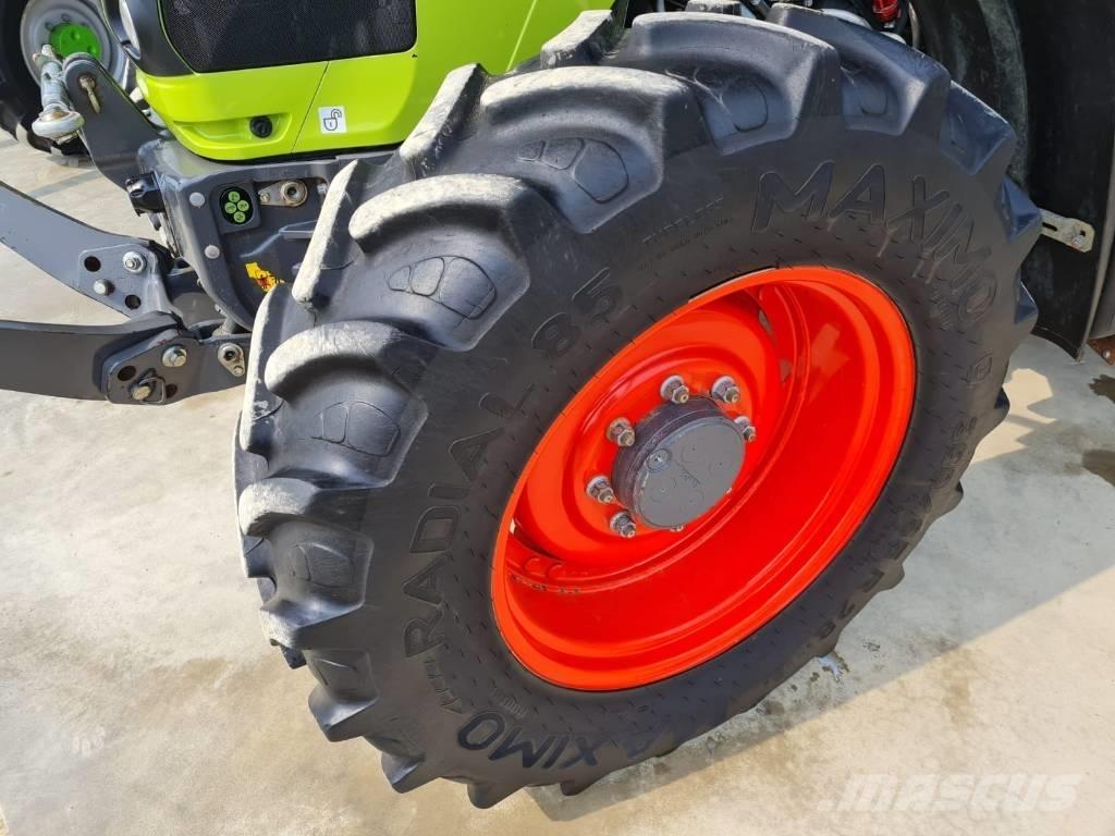CLAAS Arion 440 CIS Traktoren