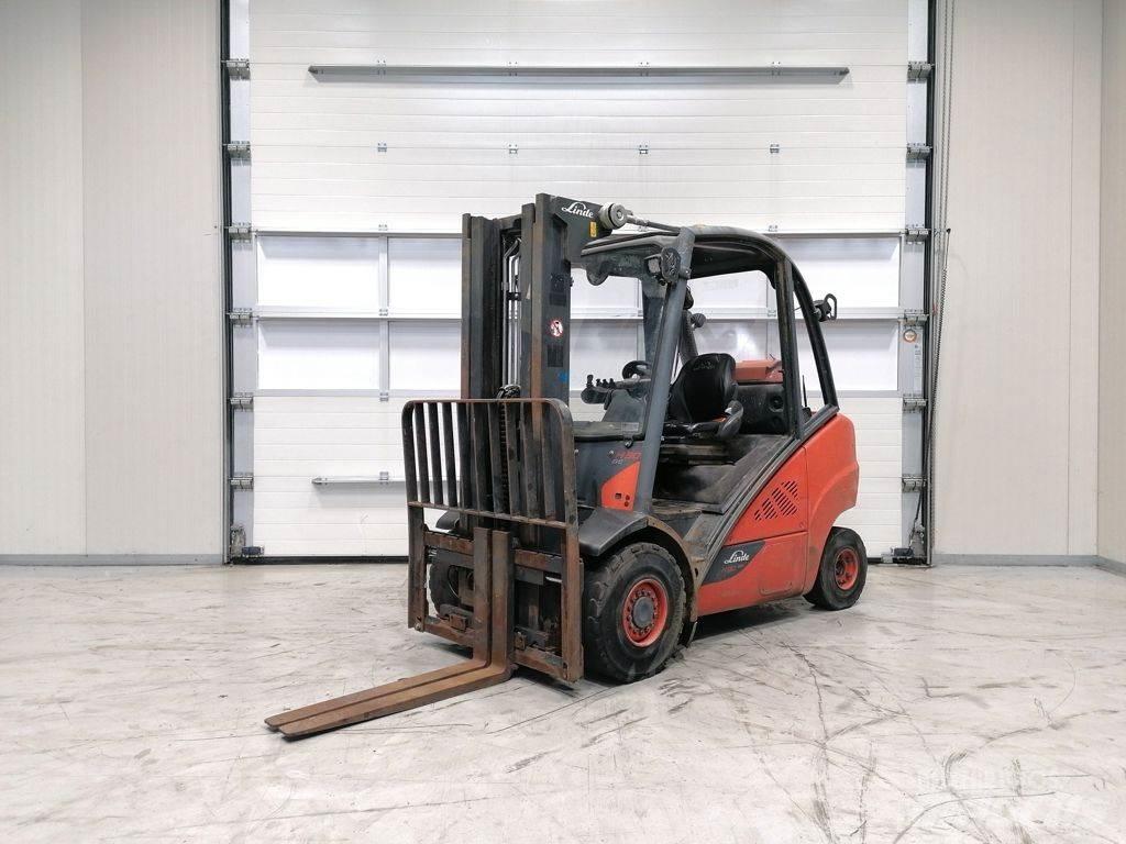 Linde H30T-02 Gas Stapler