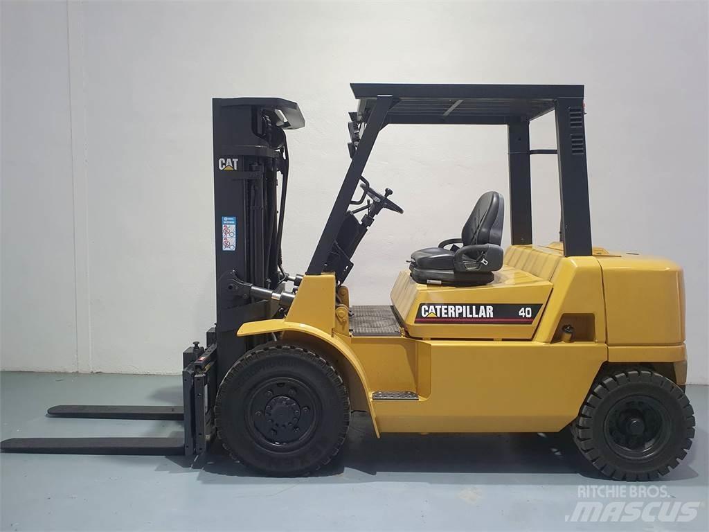 CAT DP40K MC Diesel Stapler