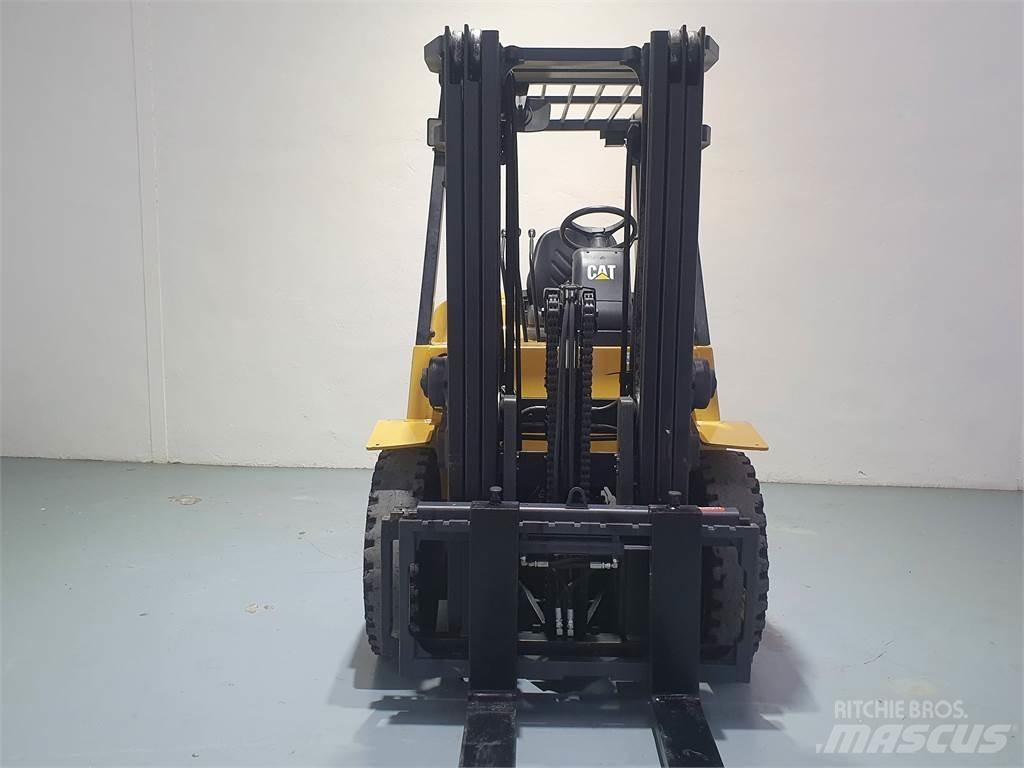CAT DP40K MC Diesel Stapler
