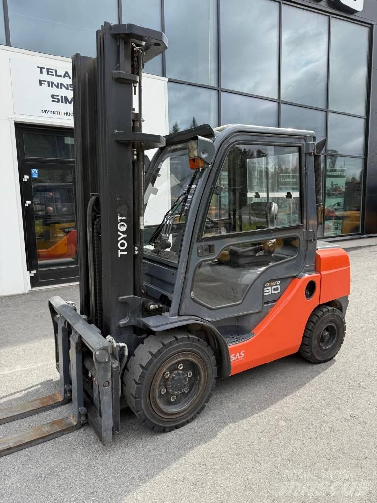 Toyota 02-8 FDF 30 Diesel Stapler