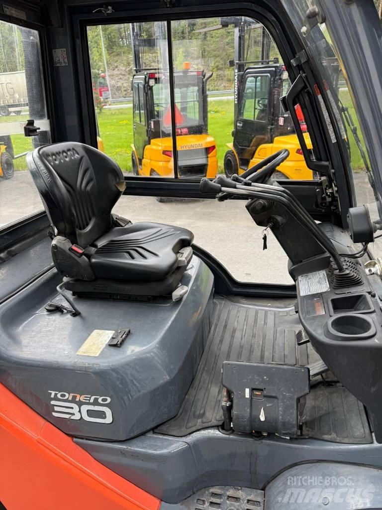 Toyota 02-8 FDF 30 Diesel Stapler