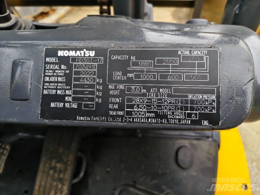 Komatsu 30 Diesel Stapler