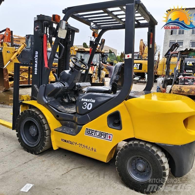 Komatsu 30 Diesel Stapler