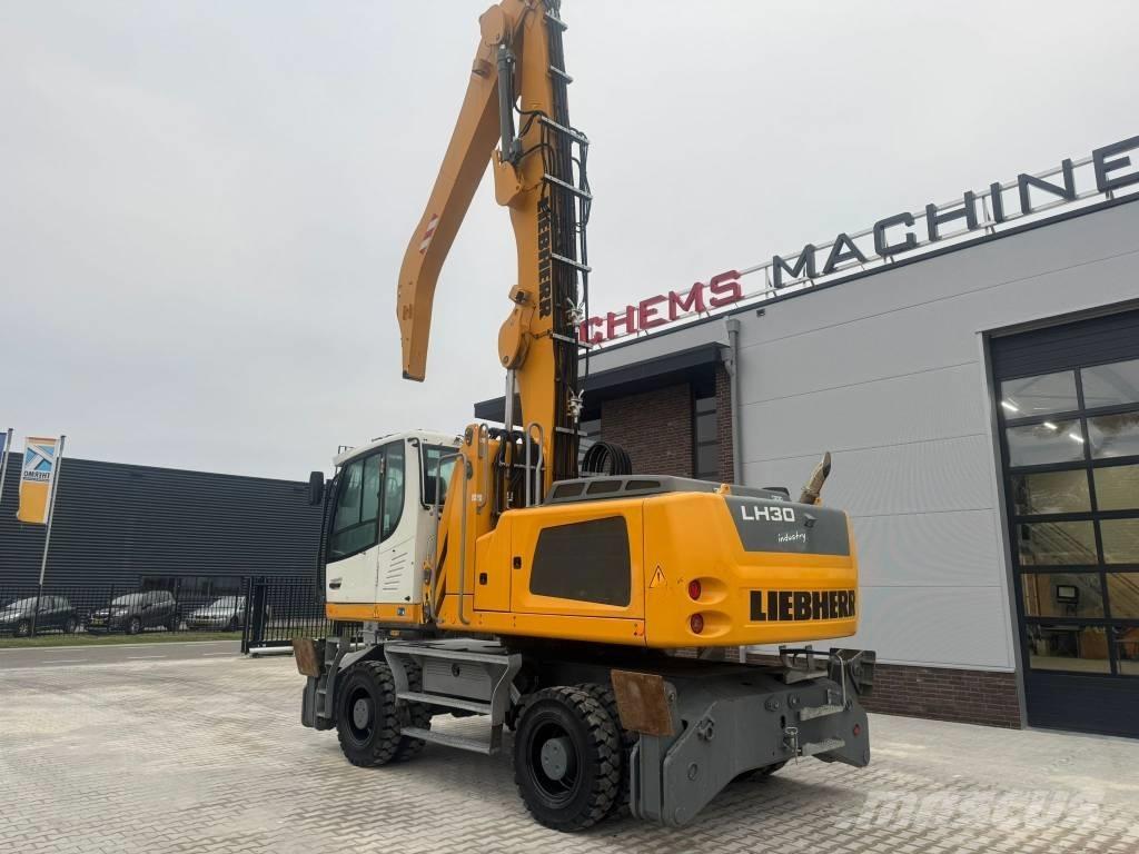 Liebherr LH 30 M Materialumschlag