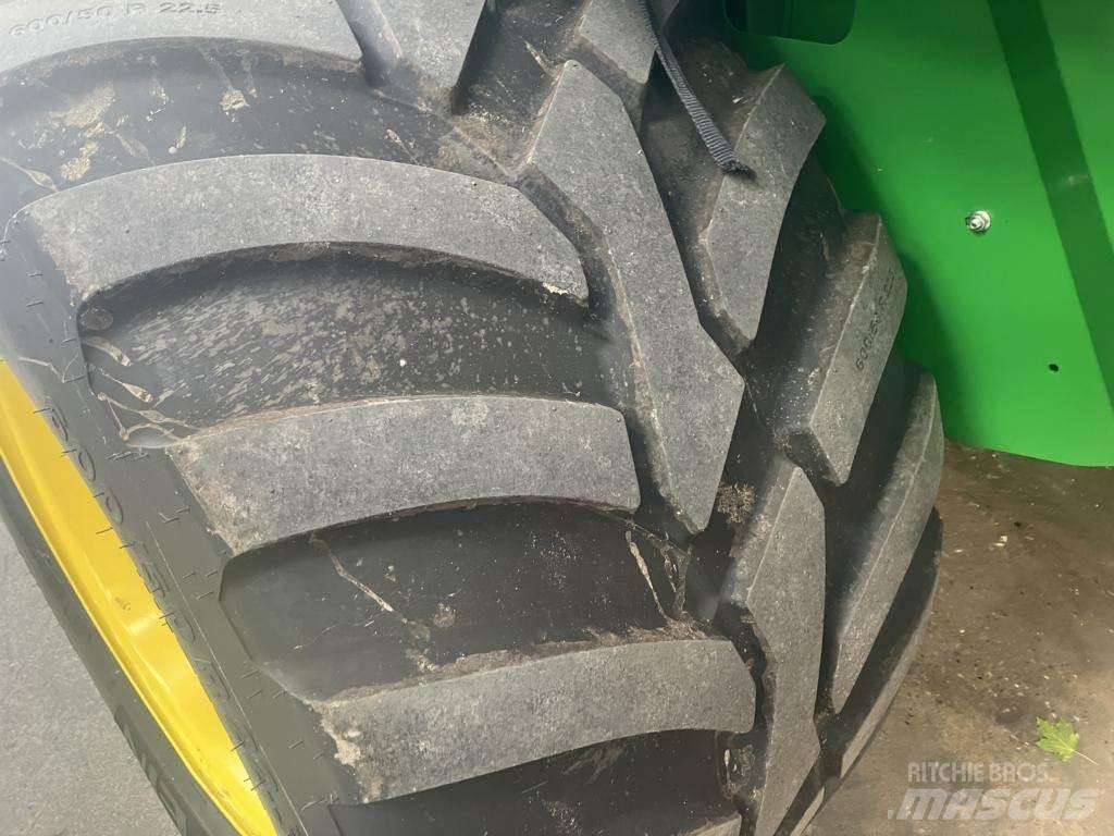 John Deere V461R Rundballenpressen
