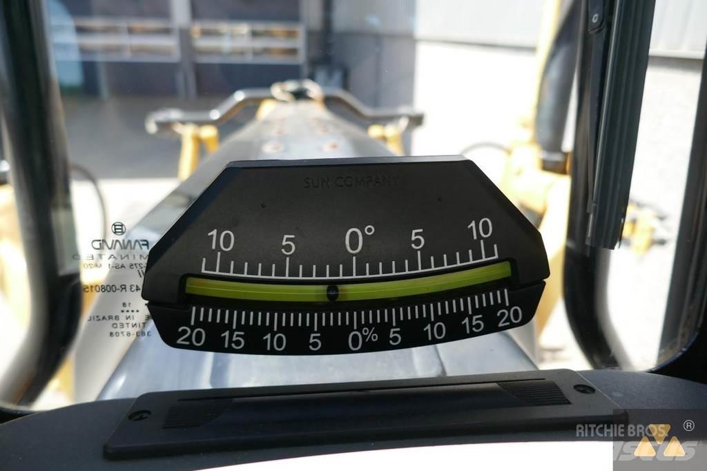 CAT 12M3 Grader