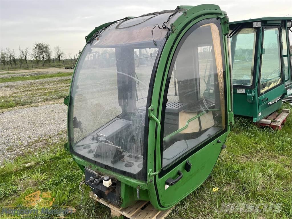 John Deere 1470E Kabinen