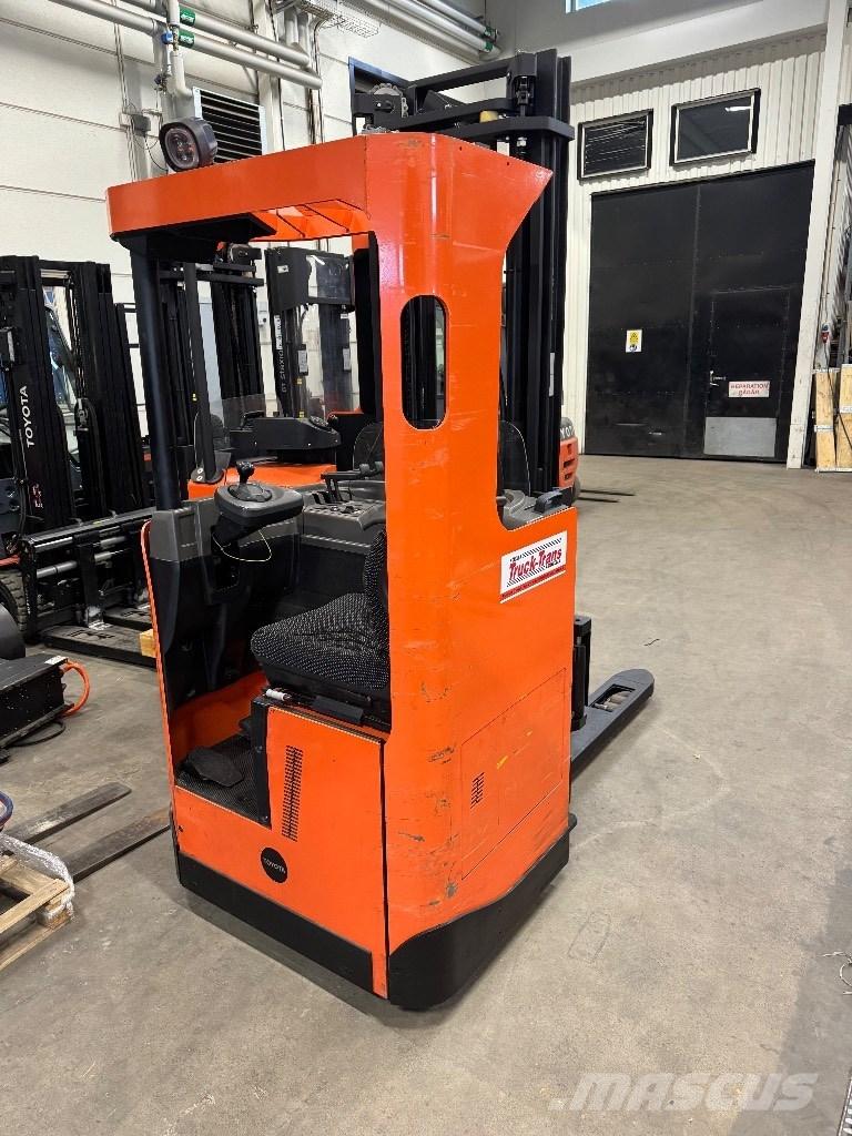 Toyota SRE135L Selbstfahrstapler