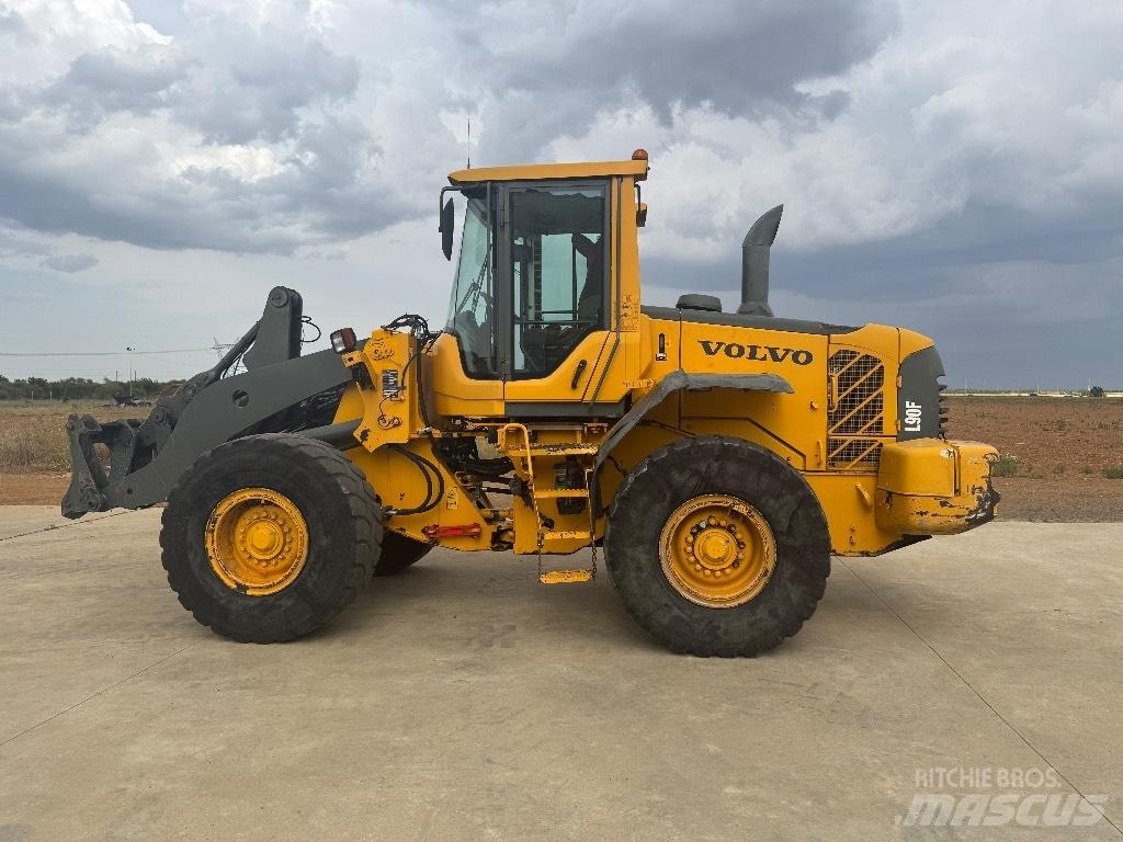 Volvo L90F Radlader