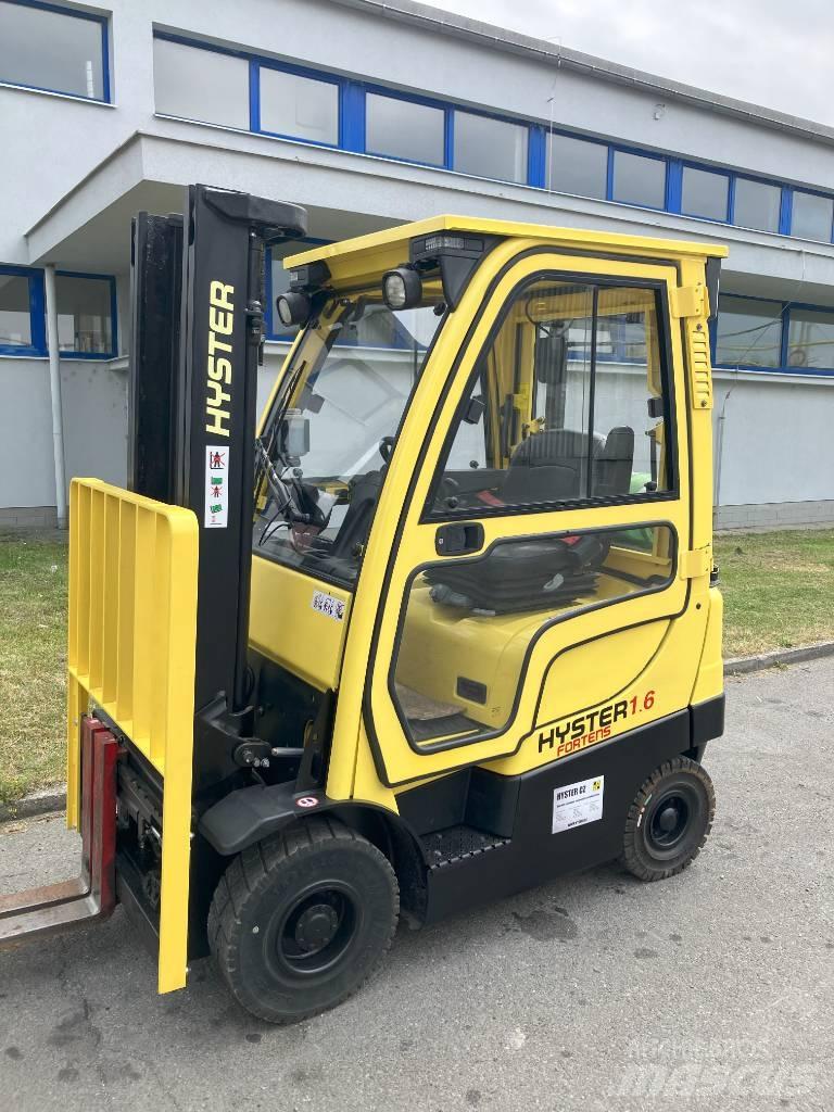 Hyster H1.6FT Gas Stapler