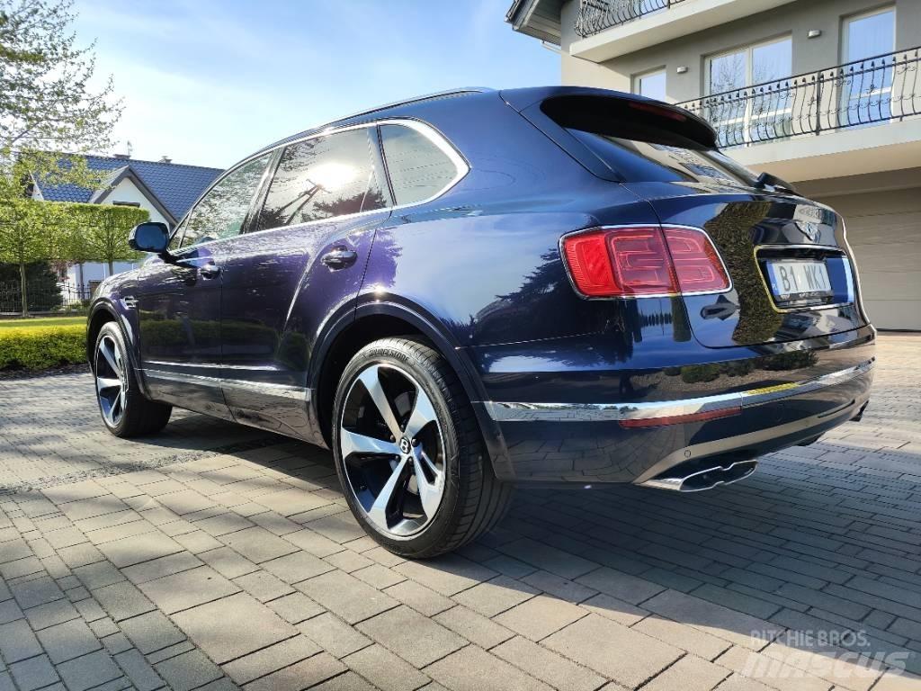 Bentley Bentayga V8 PKWs