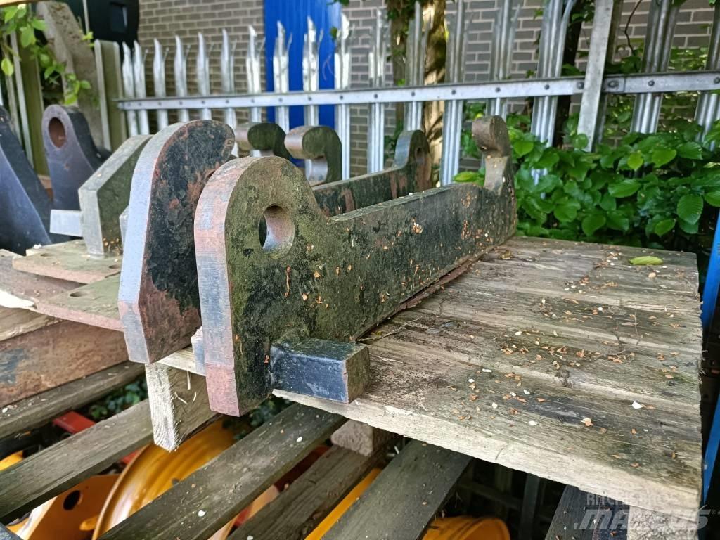 JCB WELD ON BRACKETS Weitere Lade- und Grabgeräte