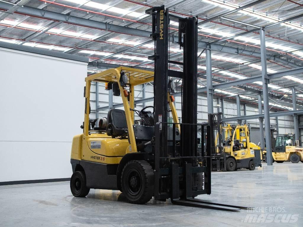 Hyster H2.5XT Gas Stapler