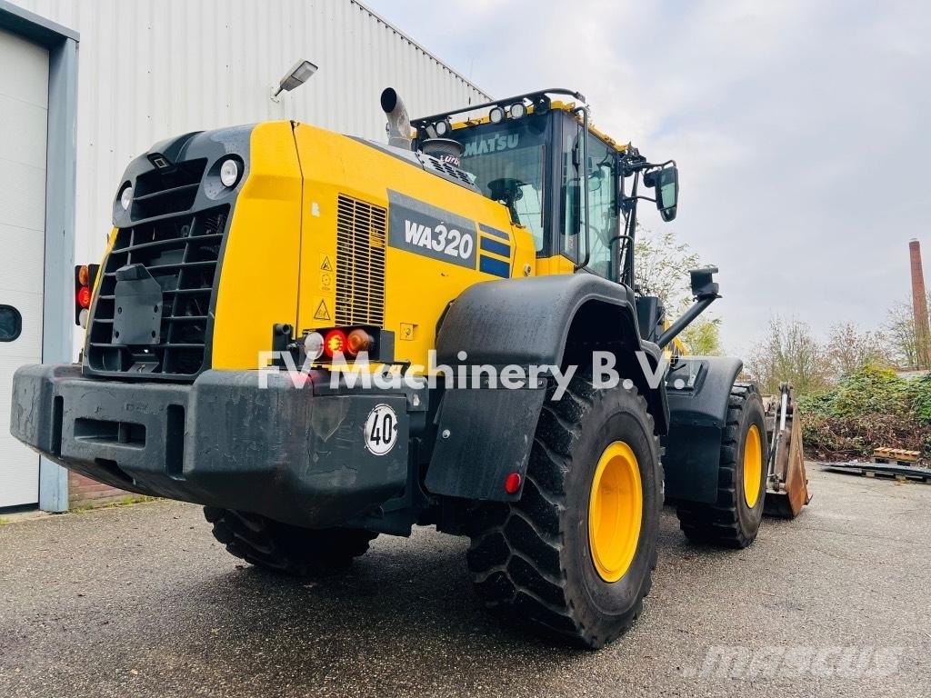 Komatsu WA320 Radlader