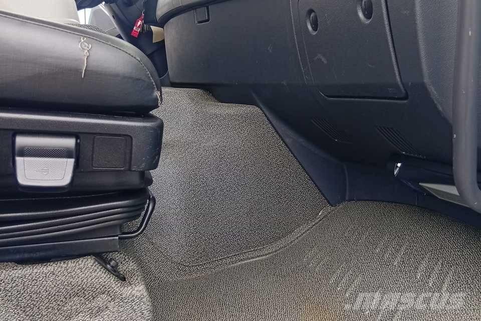 Renault C 320 Pritschenwagen/Pritschenwagen mit Seitenklappe