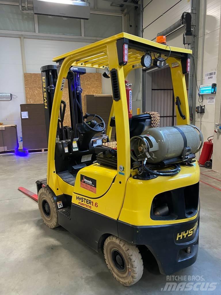Hyster H1.6FT Gas Stapler