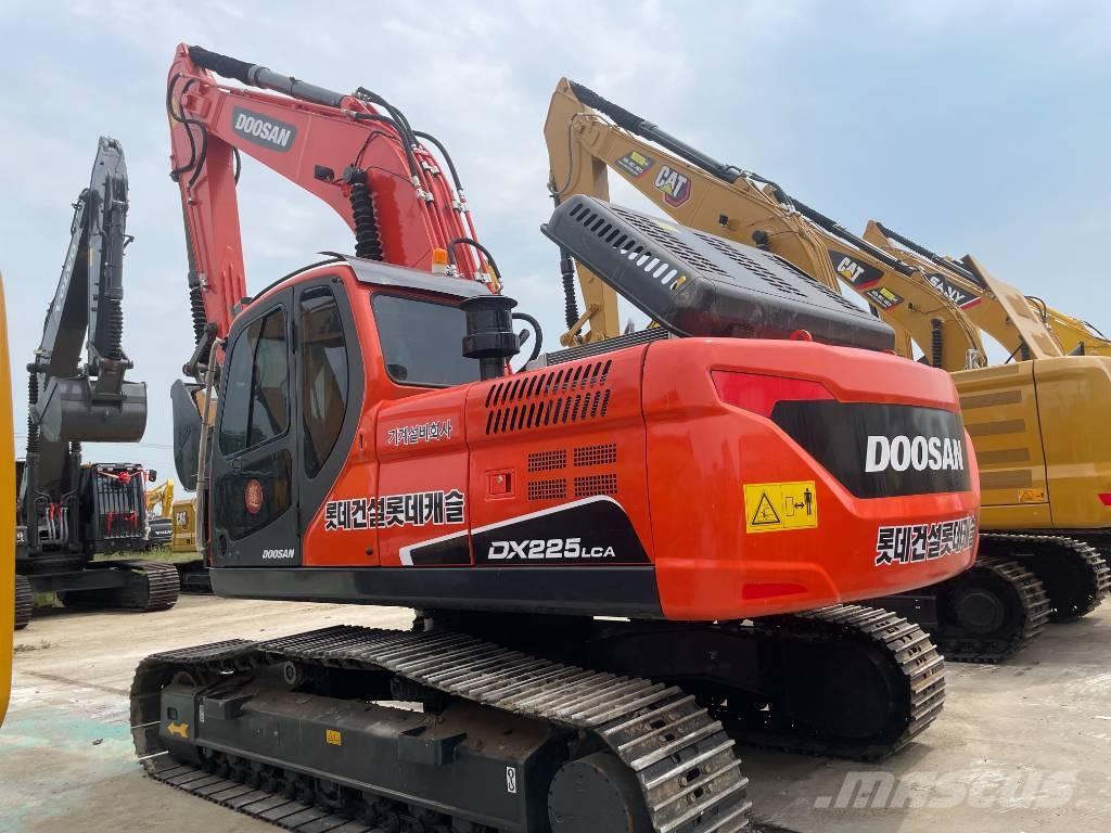 Doosan DX225LCA Raupenbagger