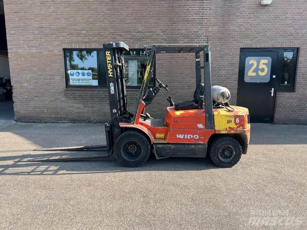 Hyster H3.00XM Gas Stapler