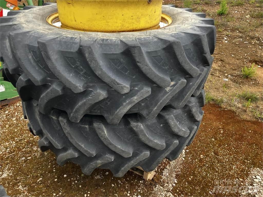 Petlas 480/70R34 Reifen