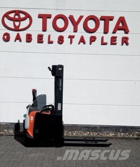 Toyota SPE140L Selbstfahrstapler
