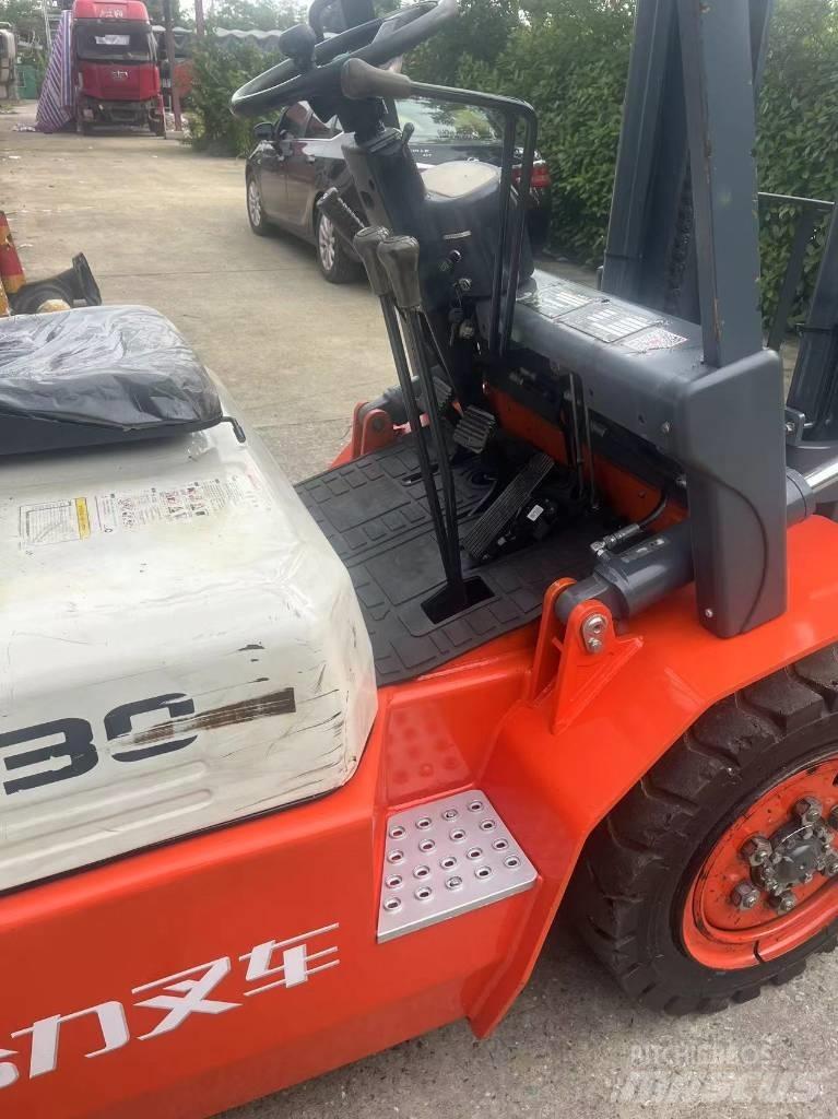 Heli CPC 30 Diesel Stapler
