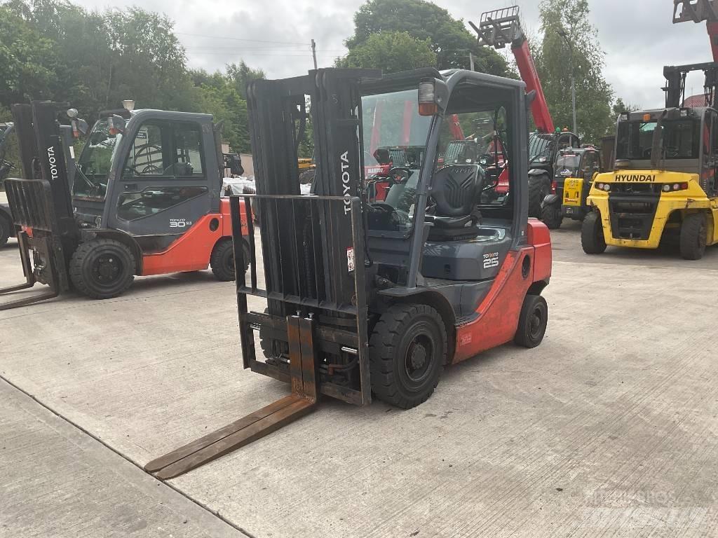 Toyota 02-8 FDF 25 Diesel Stapler