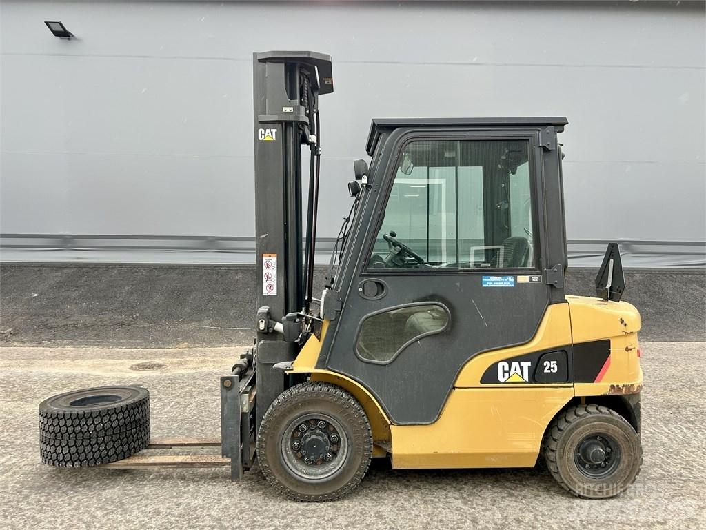 CAT DP 25 NT Diesel Stapler