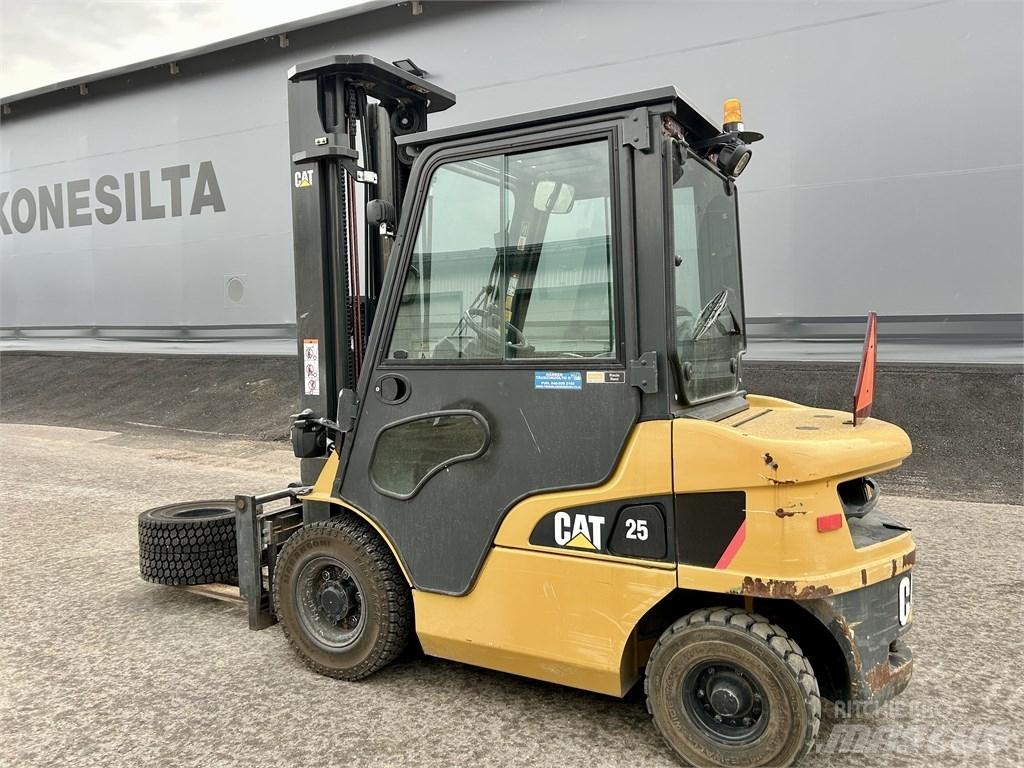 CAT DP 25 NT Diesel Stapler