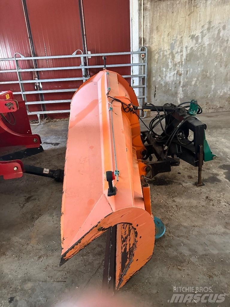 FMG AA 300 Schneeschilde und -pflüge