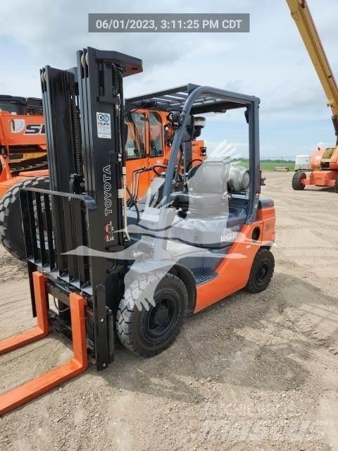 Toyota 8FGU25 Diesel Stapler