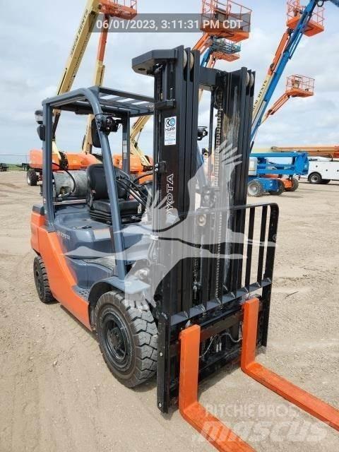 Toyota 8FGU25 Diesel Stapler