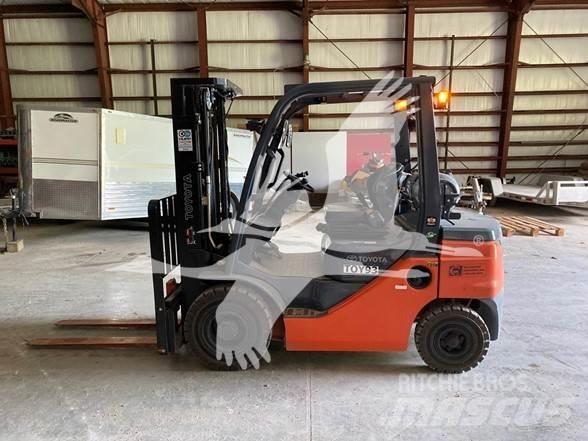 Toyota 8FGU25 Diesel Stapler