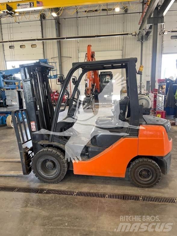 Toyota 8FGU25 Diesel Stapler